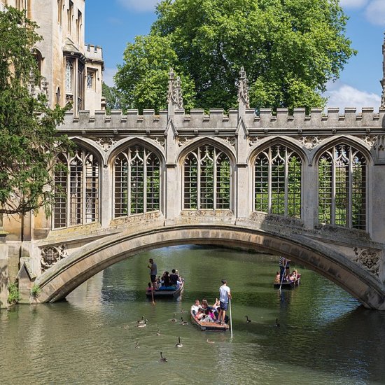 1024px-Bridge_of_Sighs-_St_Johns_College-_Cambridge-_UK_-_Diliff.jpg
